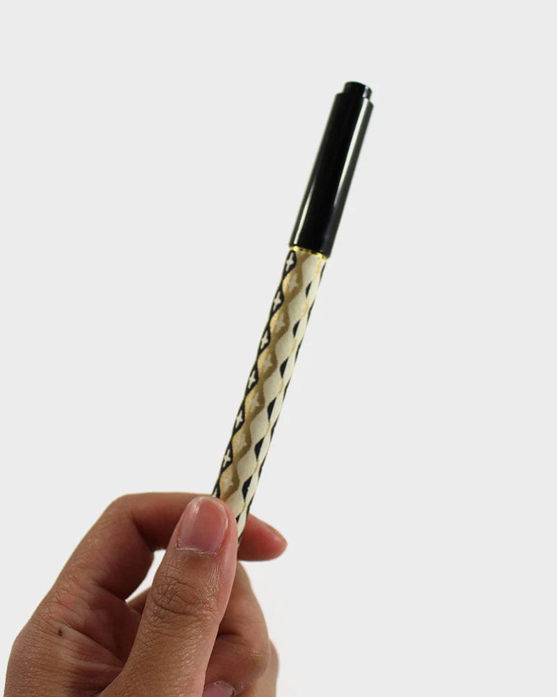 Shogado Calligraphy Brush Pen, Classic Series #18, Black and Gold Tachiwaku Cross - Image 4