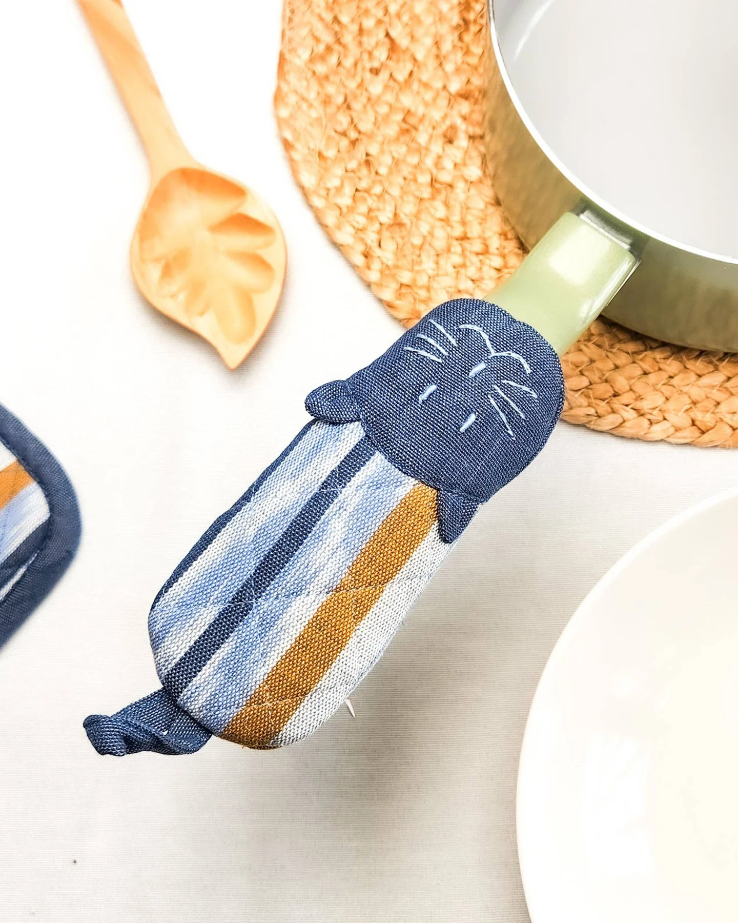 Upavim, Cat Skillet Handle Holder - Image 7