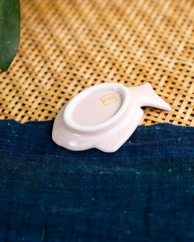 Kouraku Kiln Chopstick rest, Pink Tai Fish - Image 2