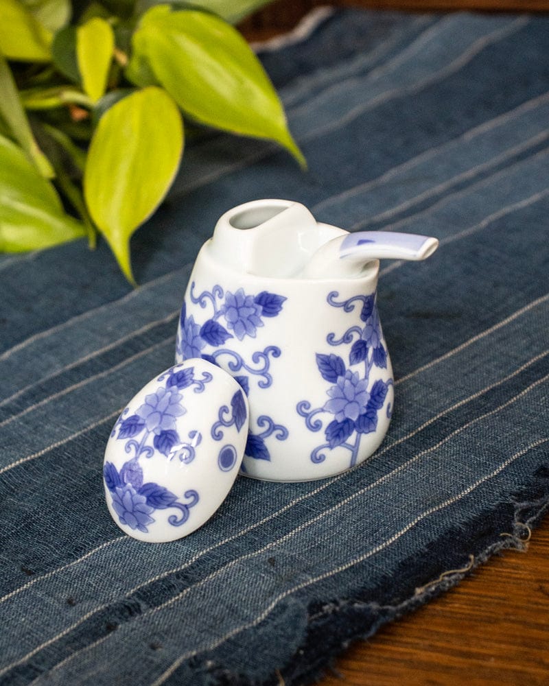 Kouraku Kiln Soy Sauce Dispenser, Small Blue Sometsuke Karakusa Kawasemi - Image 2