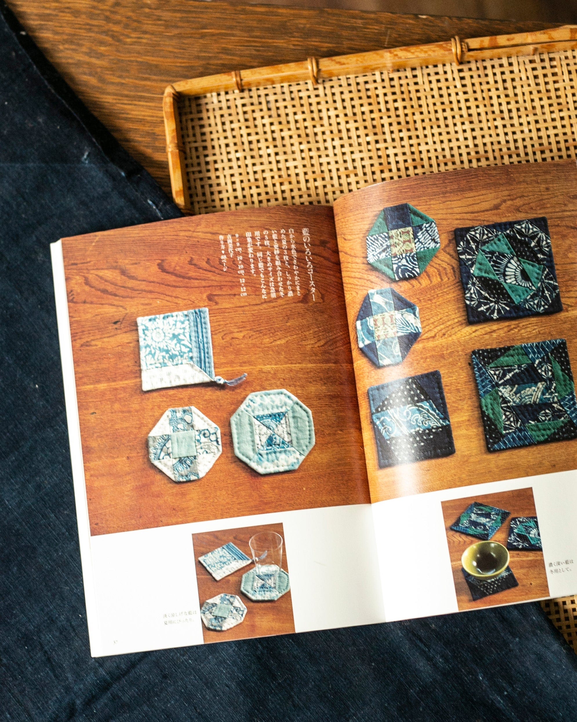 JPN: Wanuno No Yasashii Komono - Handmade Accessories from Japanese Fabric, Indigo, Sarasa, Kasuri, and Meisen - Image 2