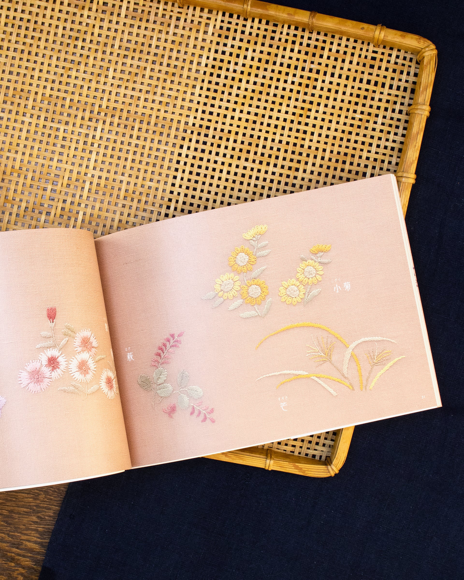 JPN: Japanese Embroidery Mini Book - Image 3
