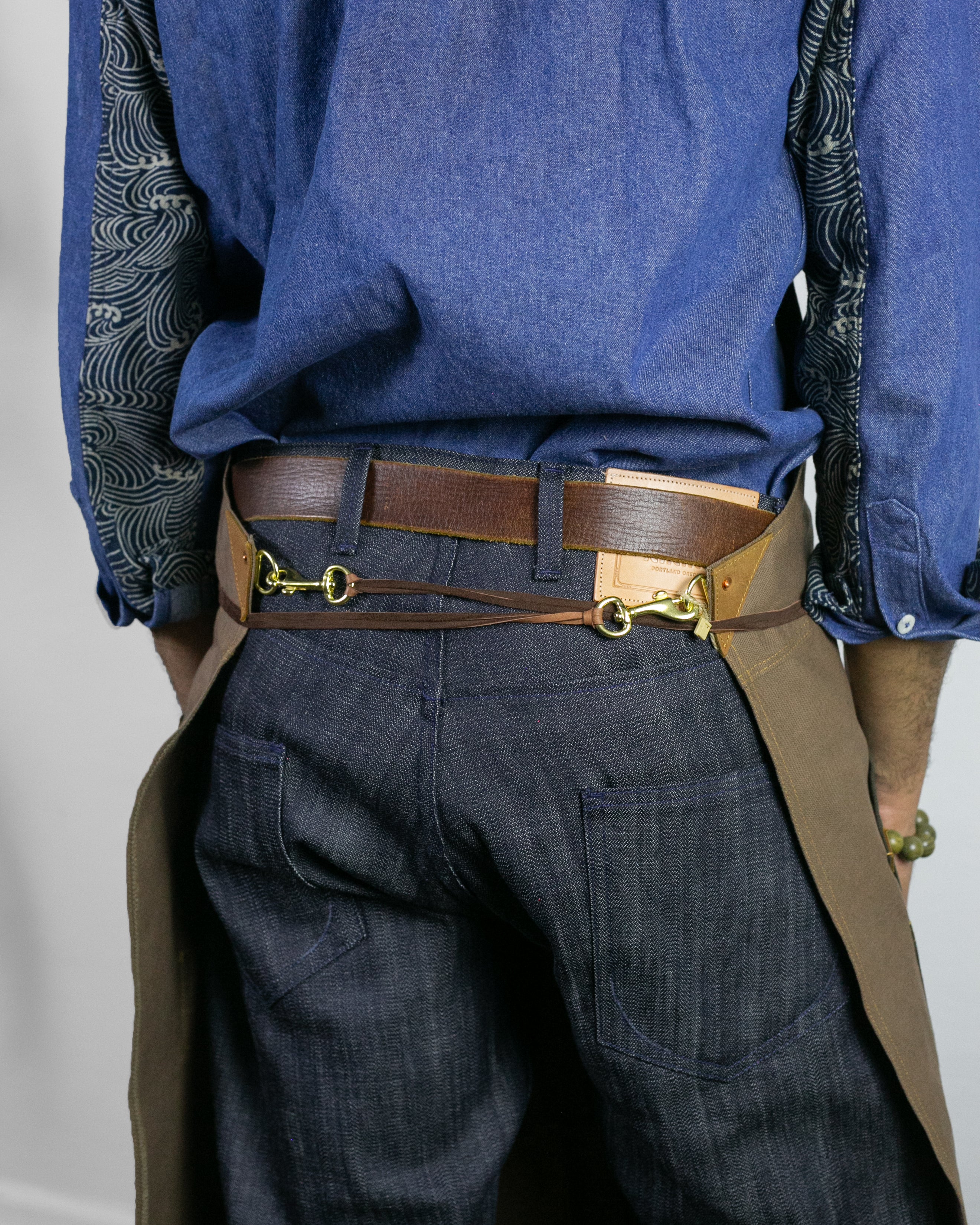 Kokoro Original Work Apron, Full, Canvas Two-Tone, Brown with Olive Pockets - Image 3