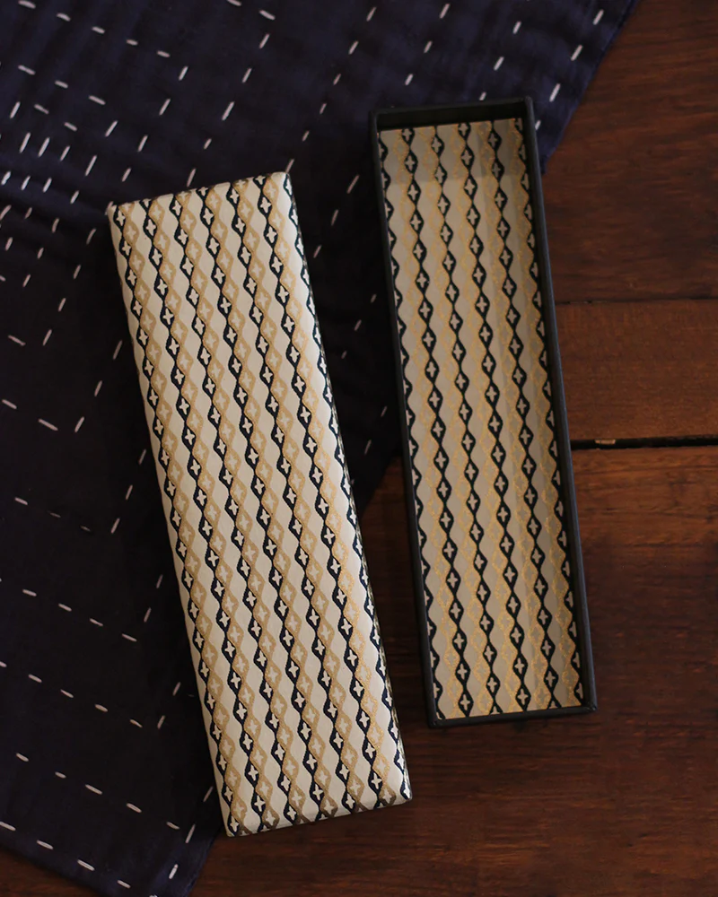 Shogado Pencil Box, Classic Series #18, Black and Gold Tachiwaku Cross - Image 2