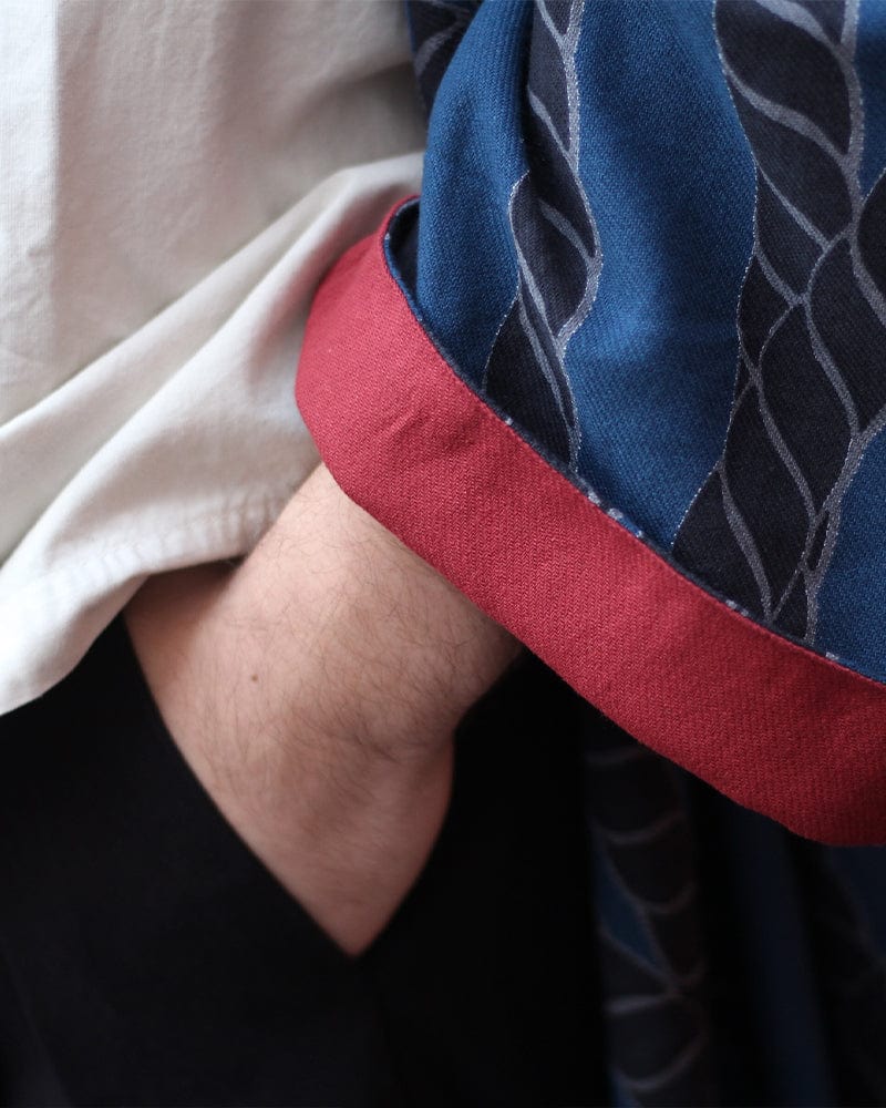 Wa-Modern Haori Robe, Sou Rai, Blue with Black Nawa - Image 2